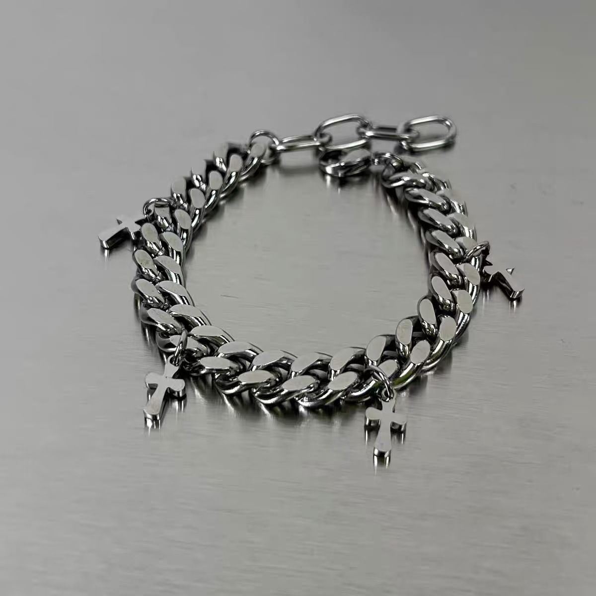 Hity międzynarodowe: Bransolet – Streetwear Brand Jewelry recenzja i cena